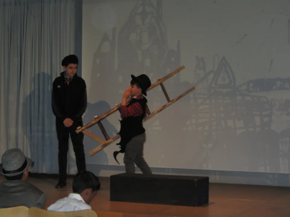 Theateraufführung «Die schwarzen Brüder» – Bild 11 von 19