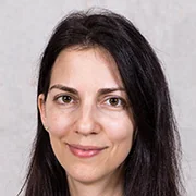 Porträt von Leila Stierli